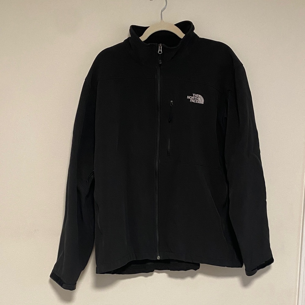 The North Face Men’s Black Lightweight Fleece Jacket